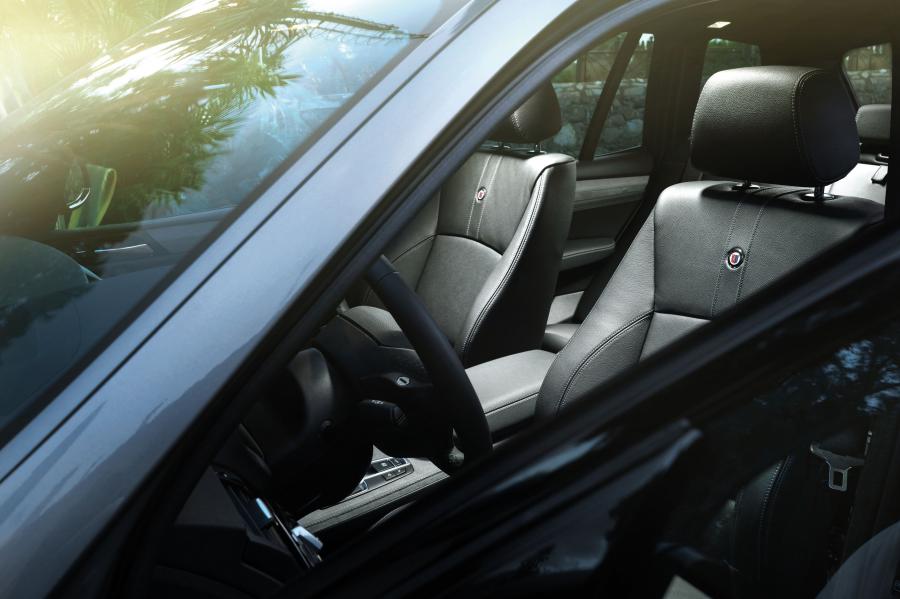 Интерьер Alpina XD3 Bi-Turbo (F25) 2014 года  (фото 8 из 9)